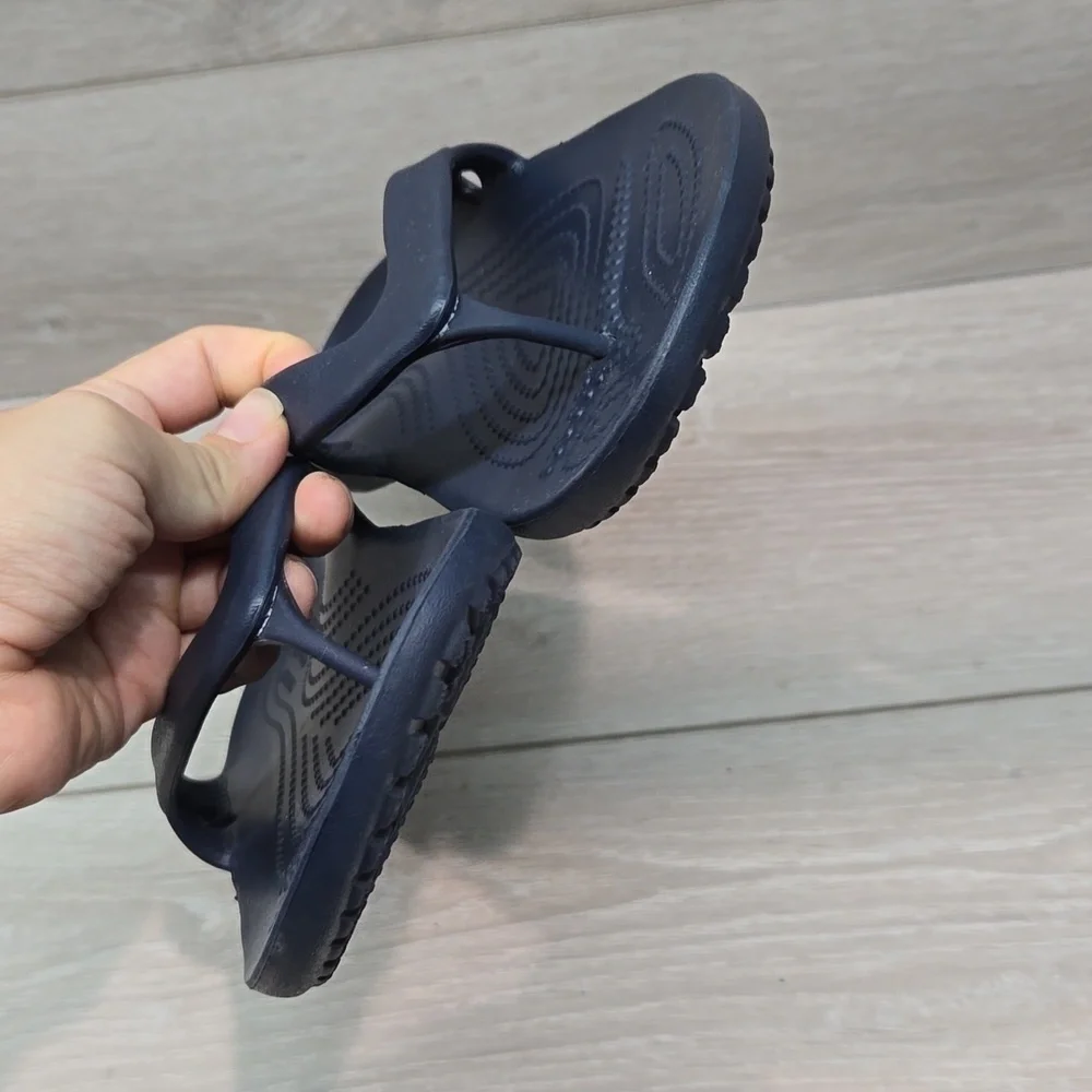 Crocs Women Outdoor Thong Flats rubber sandals shoes sz 8